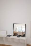 Liiiving - Downtown Balcony Apartment