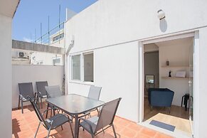 Liiiving - Downtown Balcony Apartment