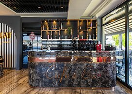 The Great Airport Hotel & Restaurant