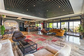 The Great Airport Hotel & Restaurant