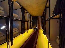 Karvi Hostel & Suites