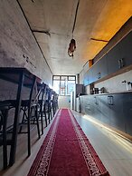 Karvi Hostel & Suites