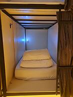 Karvi Hostel & Suites