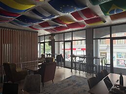 Karvi Hostel & Suites