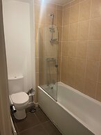 Apartment Sleeps 4 With Free Parking
