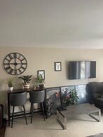 Apartment Sleeps 4 With Free Parking