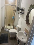 Apartment Sleeps 4 With Free Parking