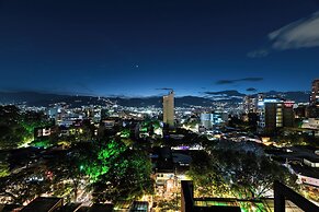 Nakúa Stay + Work