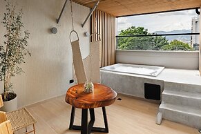 Nakúa Stay + Work