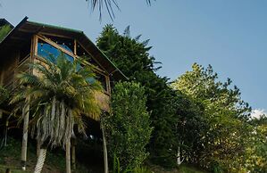 Lakeview Cabin with Jacuzzi in Guatapé