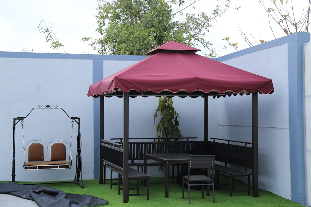 Vadpadraka Hotel and Resort