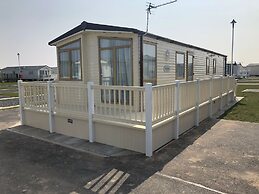 Captivating 3-bed Caravan at Golden Palm Skegness