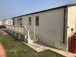 Captivating 3-bed Caravan at Golden Palm Skegness