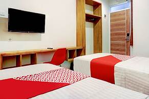 OYO 90629 The Home Srengseng