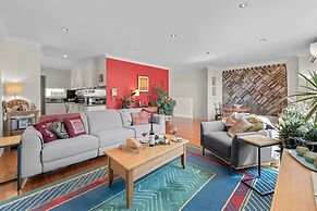 StayCentral - Tranquil Townhouse
