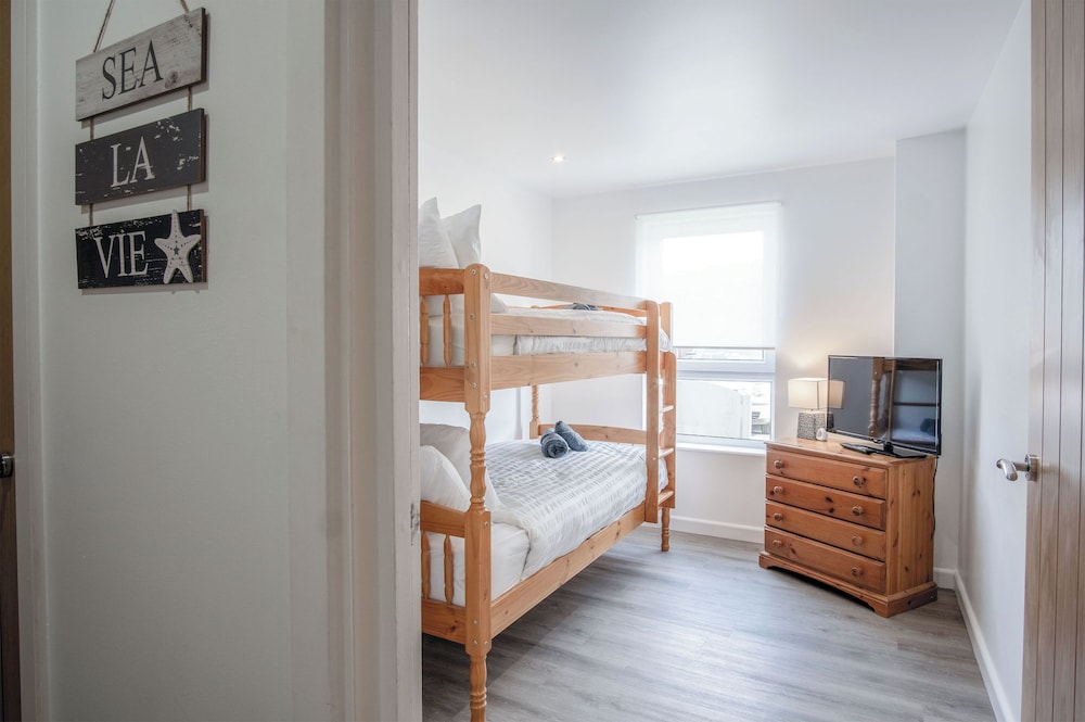 Beach View - 2 Bed Apartment - Llanelli
