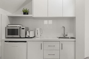 Phaedrus Living: Alkminis Seaside Suites Sand