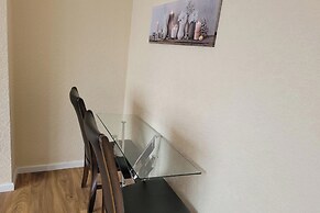 Apartment - Sleeps 2 - Parking - Near Station