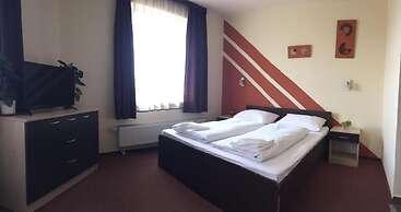 City Hotel Agoston
