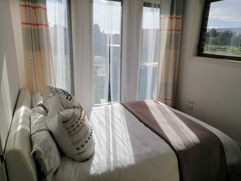 Close Airport Style Home