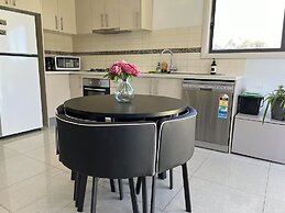Close Airport Style Home
