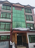 Goroomgo Ameera Srinagar