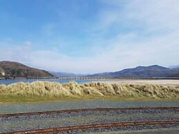 Bryn Y Mor