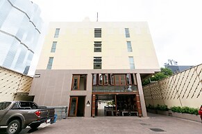 A Room Bangkok Sathorn
