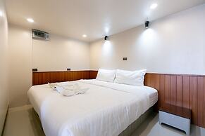 A Room Bangkok Sathorn