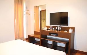 Pavna Palace Hotel