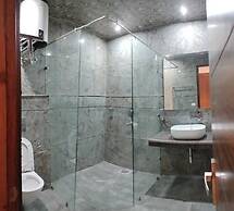 Ark Holiday Inn By DLS Hotels