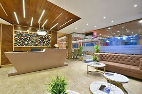 Ark Holiday Inn By DLS Hotels