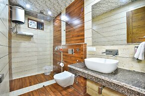 Ark Holiday Inn By DLS Hotels