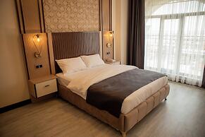 HOTEL EDEN'S