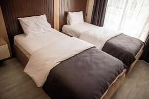 HOTEL EDEN'S