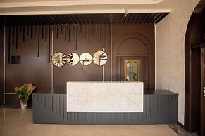HOTEL EDEN'S