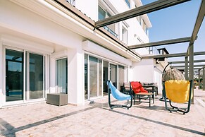 Chic Villa w Patio Pool 3 min to Beach in Bodrum