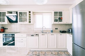 Chic Villa w Patio Pool 3 min to Beach in Bodrum
