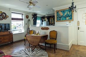 1 Bed Flat - Sleeps 2 - Wifi - Smoking