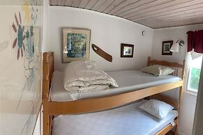 Cozy and Private 3-bed House With Bath Roslagen