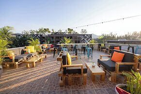 Club 22 Kamala Suites