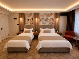 Lumiera Suites Hotel