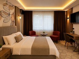 Lumiera Suites Hotel