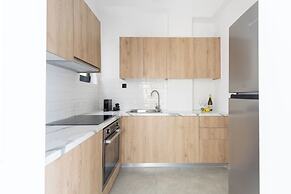 Elliot Neapoli, Athens