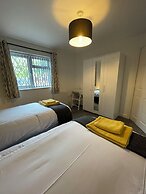 Cosy & Comfortable Apt with Parking