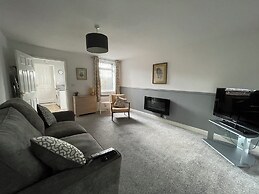 Cosy & Comfortable Apt with Parking