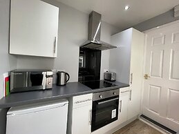 Cosy & Comfortable Apt with Parking