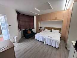 Inviting 1-bed Apartment in Ilford