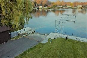 Chemong Lake Cottage w Private Boat Launch