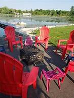 Chemong Lake Cottage w Private Boat Launch
